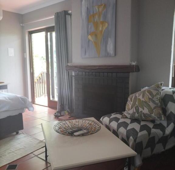 اتاق استاندارد با چشم‌انداز باغ, Greenway Woods Resort