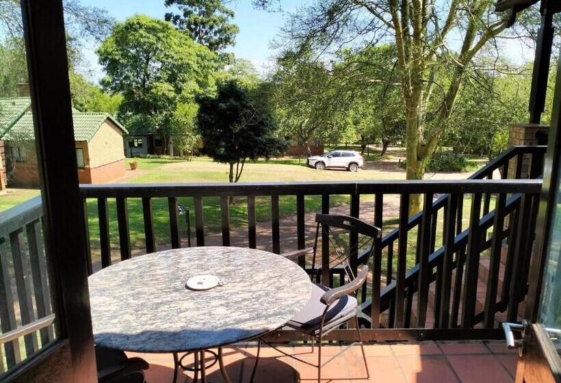 اتاق استاندارد با بالکن, Greenway Woods Resort