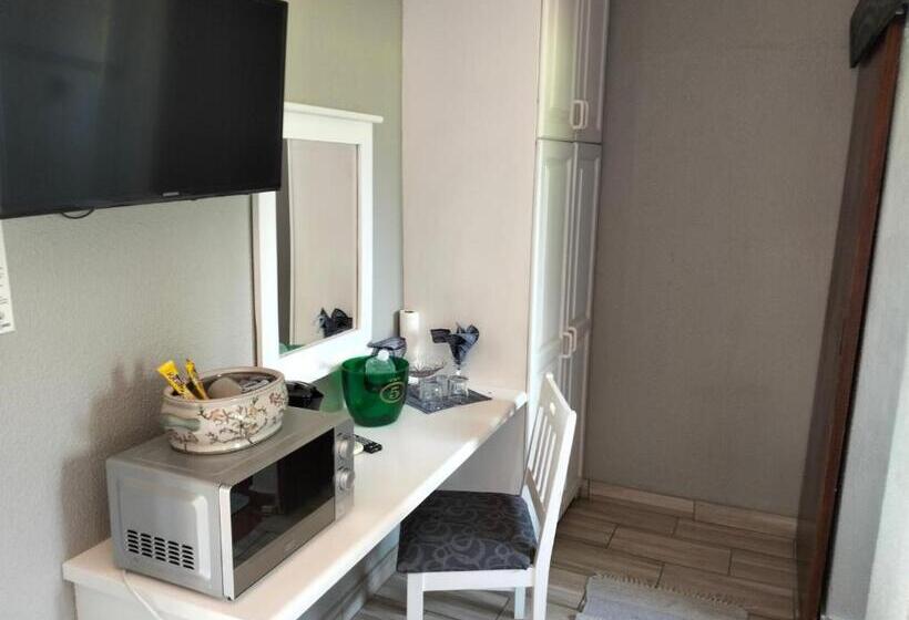 اتاق استاندارد با بالکن, Greenway Woods Resort