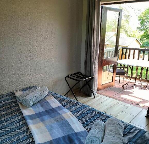 اتاق استاندارد با بالکن, Greenway Woods Resort
