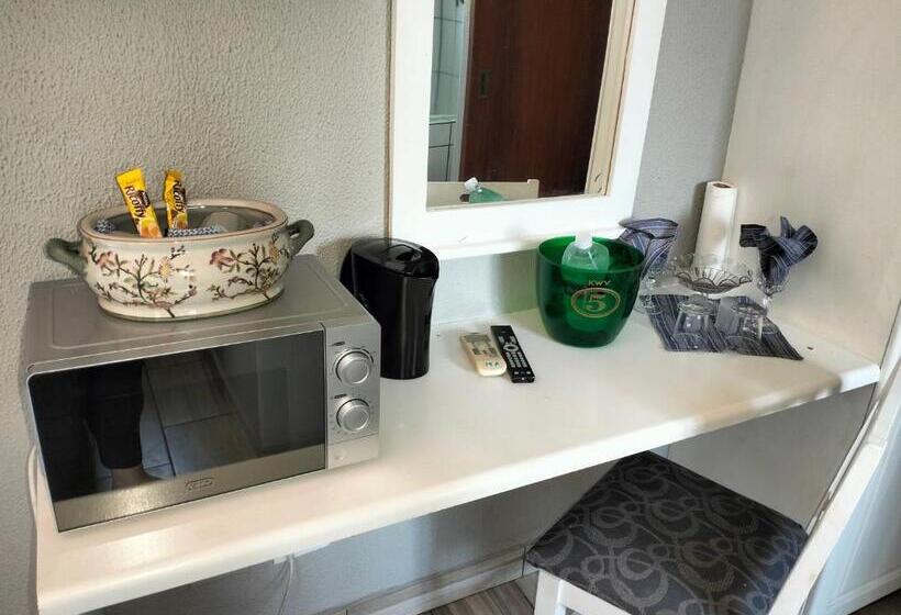 اتاق استاندارد با بالکن, Greenway Woods Resort