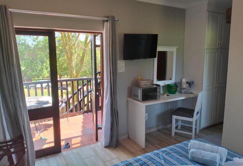 اتاق استاندارد با بالکن, Greenway Woods Resort