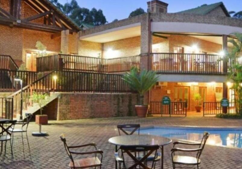 اتاق استاندارد چهار تخته, Greenway Woods Resort