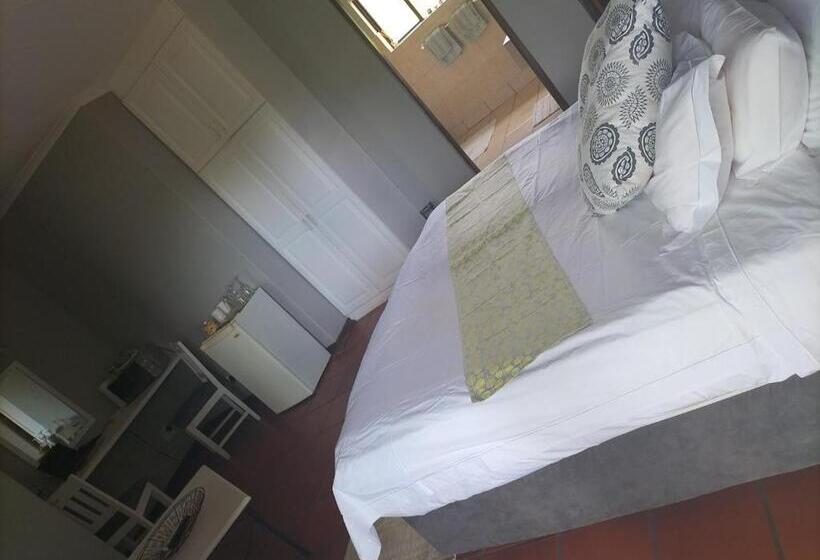 اتاق استاندارد با چشم‌انداز باغ, Greenway Woods Resort