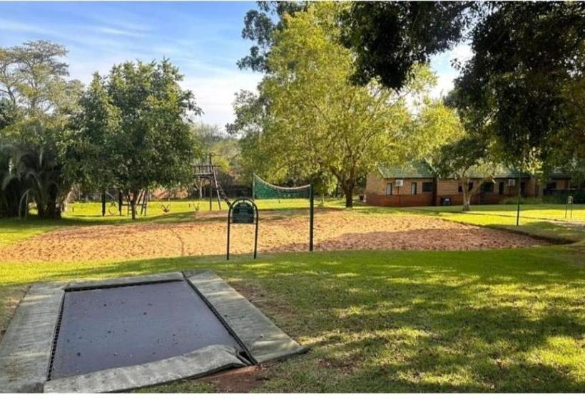 اتاق استاندارد با چشم‌انداز باغ, Greenway Woods Resort