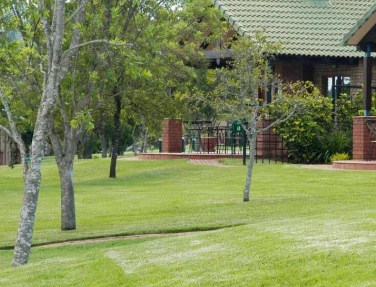 اتاق استاندارد با چشم‌انداز باغ, Greenway Woods Resort
