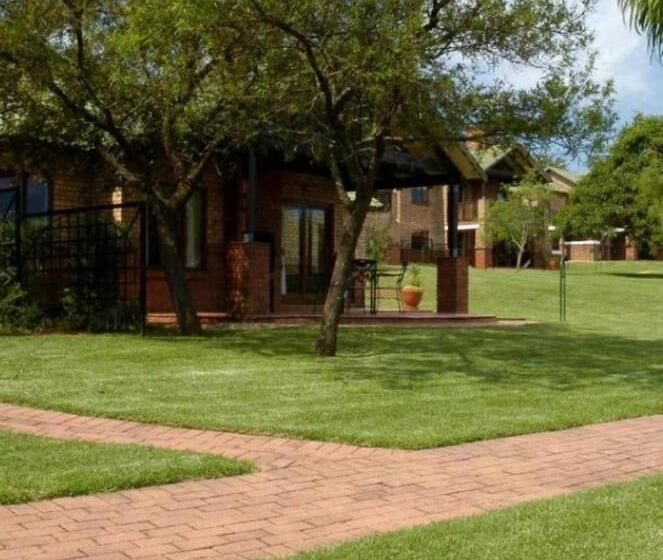 اتاق استاندارد با بالکن, Greenway Woods Resort