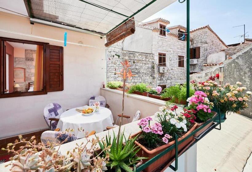 Номер Стандарт, Apartments And Rooms Jare   In Old Town