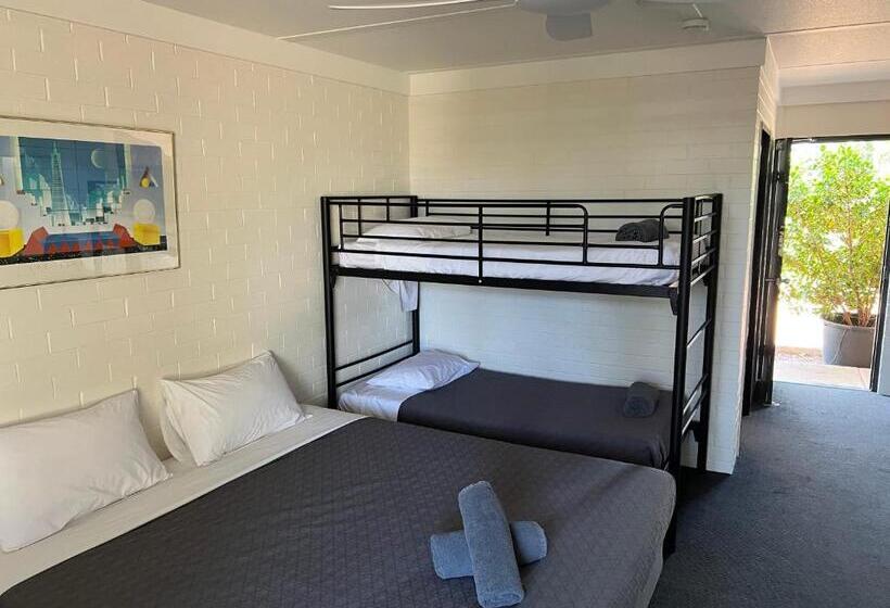 패밀리 룸, Jumbuck Motor Inn   Pool   Pet Friendly Section   King Beds