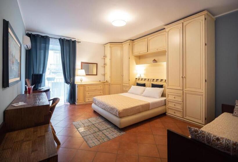 اتاق سوپریور چهار تخته, Kalamarina Rooms