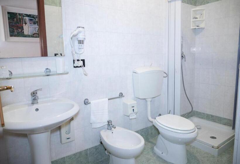 اتاق استاندارد چهار تخته, Kalamarina Rooms
