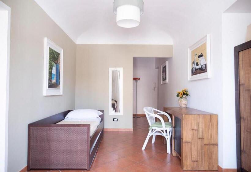 اتاق استاندارد چهار تخته, Kalamarina Rooms