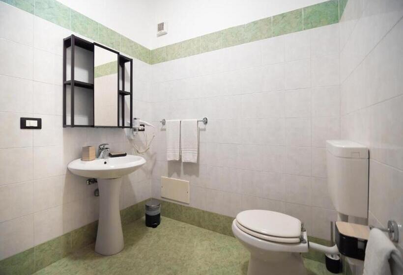 اتاق کلاسیک چهارنفره, Kalamarina Rooms