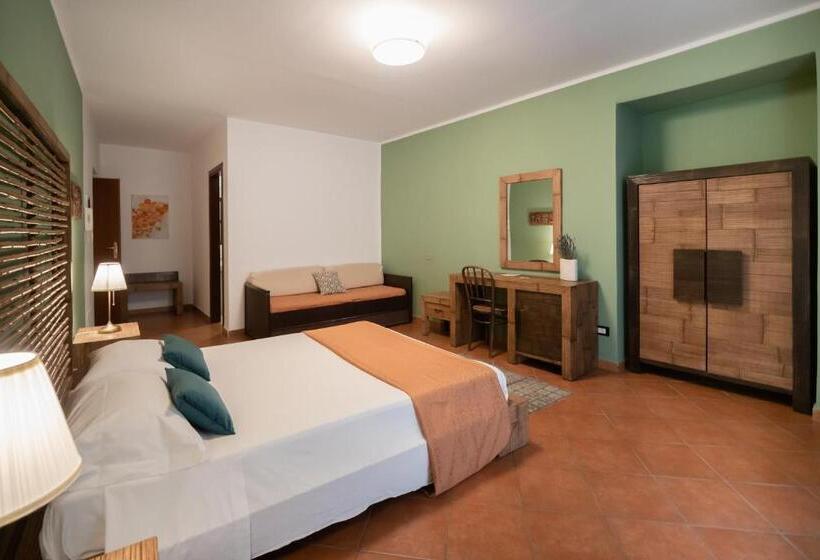 اتاق کلاسیک چهارنفره, Kalamarina Rooms