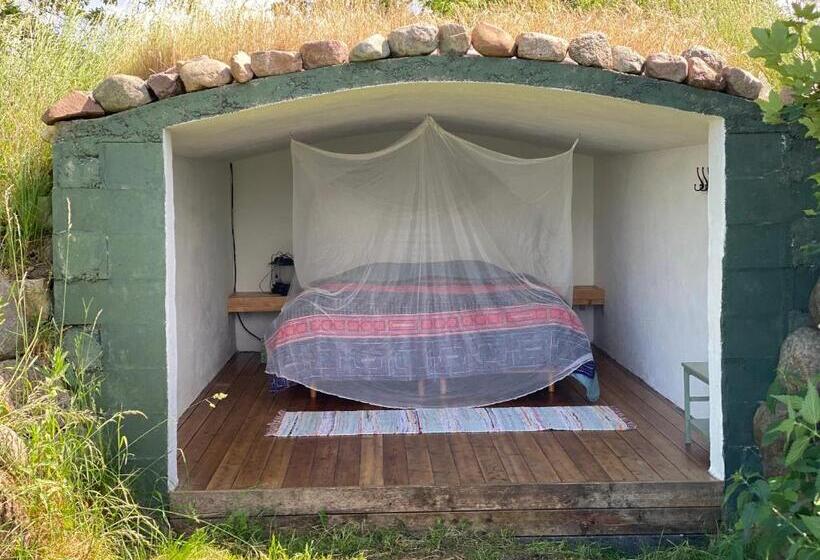 Tenda Standard, Camønogaarden Et B&b, Kursus Center Og Refugie På østmøn