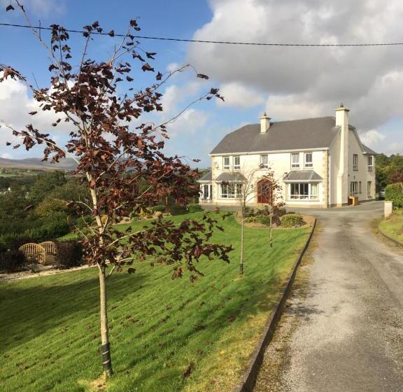 اتاق استاندارد سه نفره, Carrick House B&b