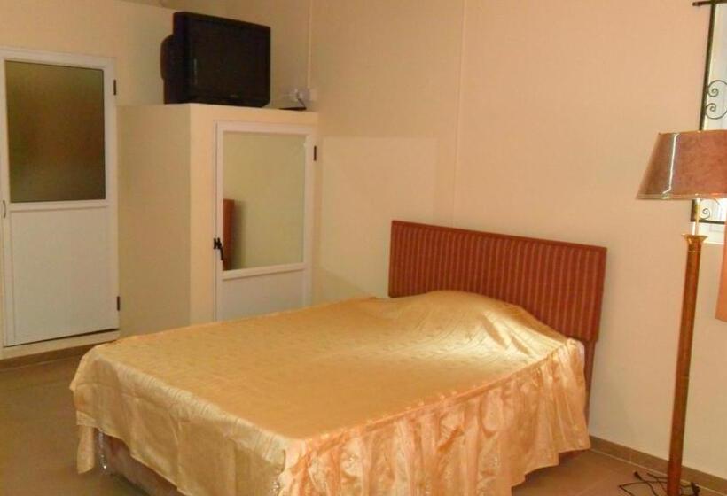 اتاق استاندارد یک نفره, Auberge Les Lilas