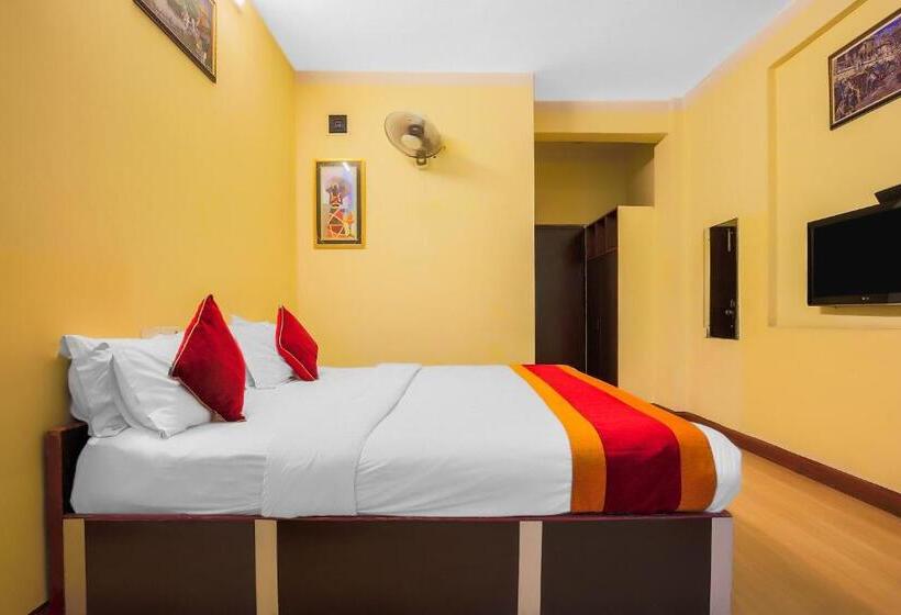 اتاق لوکس سه تخته, Palagya Hotel Pvt Ltd By Oyo Rooms