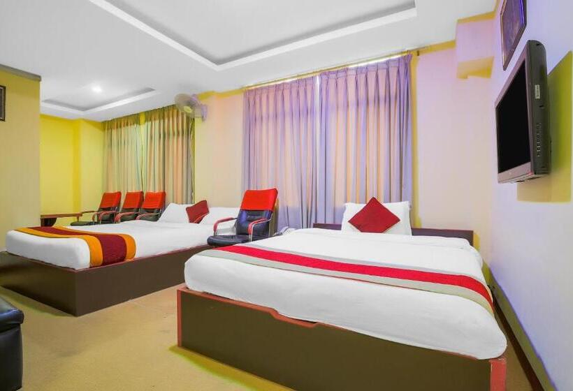 اتاق لوکس سه تخته, Palagya Hotel Pvt Ltd By Oyo Rooms