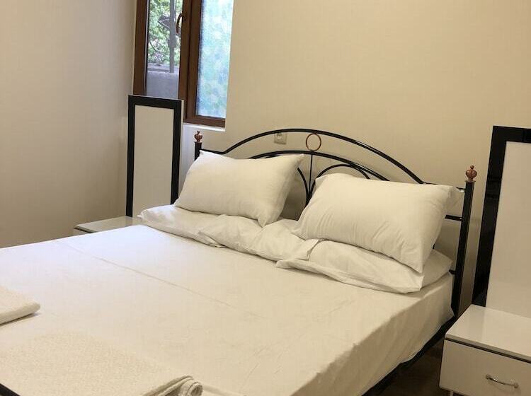 اتاق خانوادگی, Tempus Hotel   Hostel