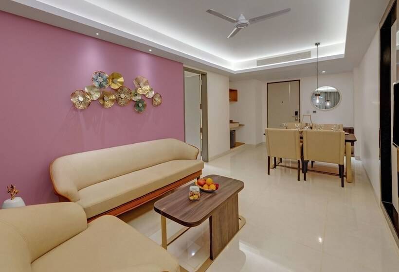 Люкс, The Fern Residency, Karad