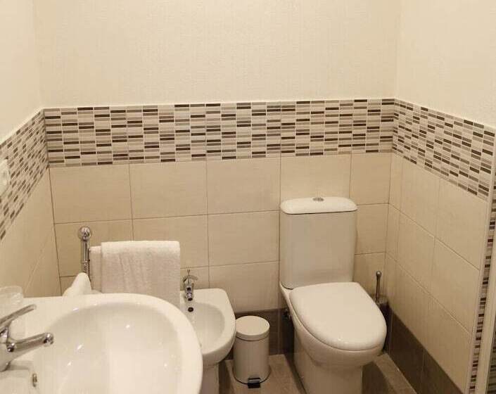 اتاق راحتی سه تخته, Simonetta's Rooms