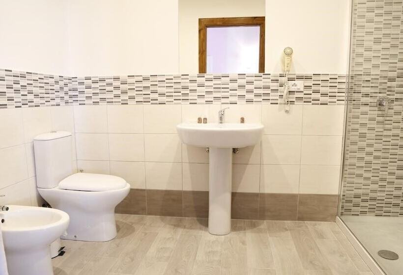 اتاق راحتی سه تخته, Simonetta's Rooms