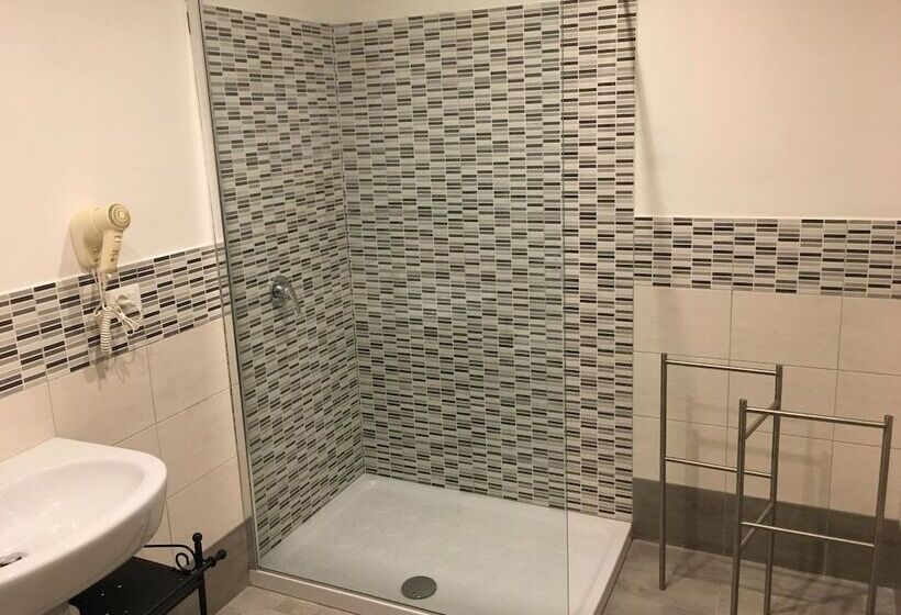 اتاق راحتی سه تخته, Simonetta's Rooms