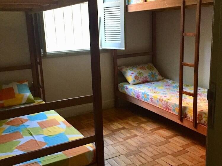 تختخواب در اتاق مشترک, Friends & Hostels