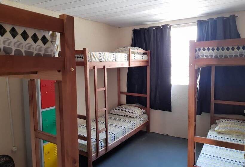 اتاق استاندارد یک نفره, Friends & Hostels