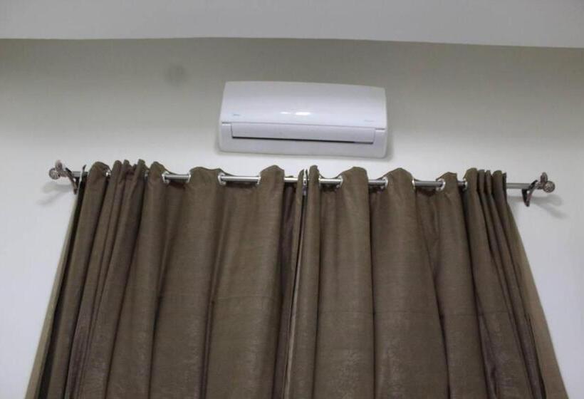 اتاق استاندارد یک تخته با بالکن, Abdeen Cairo Hostel