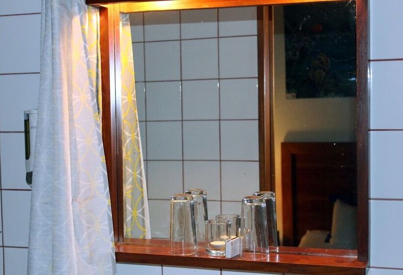 اتاق استاندارد چهار تخته, Ceiba Tree Lodge