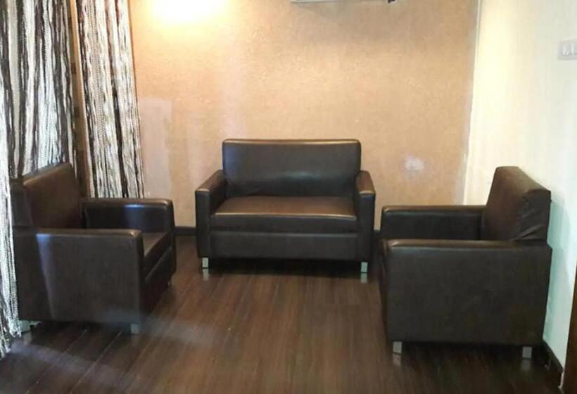 Трехместный Президентский, Fabhotel Raj Residency Ii