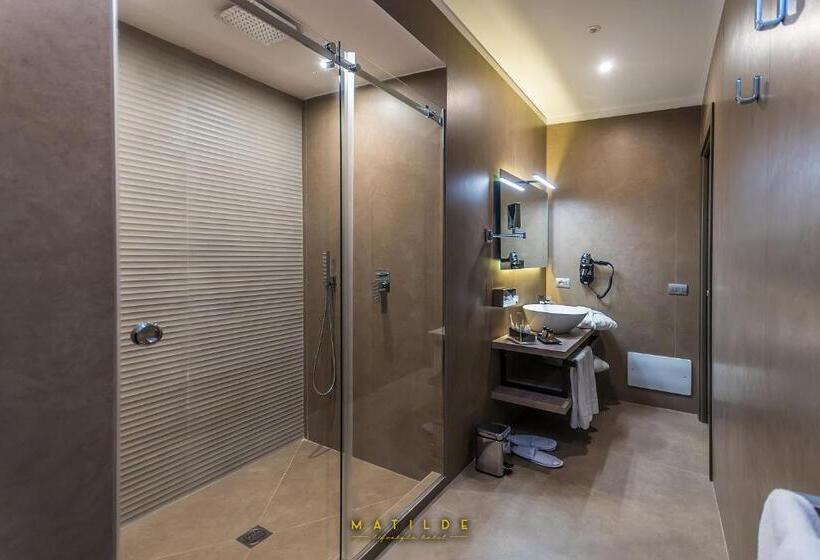 اتاق لوکس سه تخته, Matilde  Lifestyle