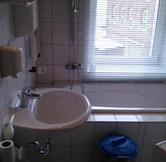 Номер Стандарт Четырехместный Совместный Санузел, Hostel Vorharz Aschersleben