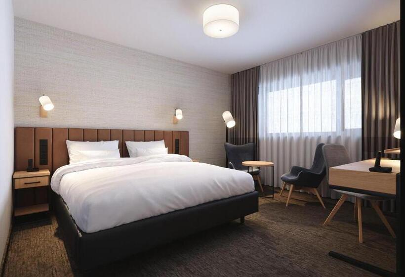 Classic Room King Bed, Four Points By Sheraton Warsaw Mokotow