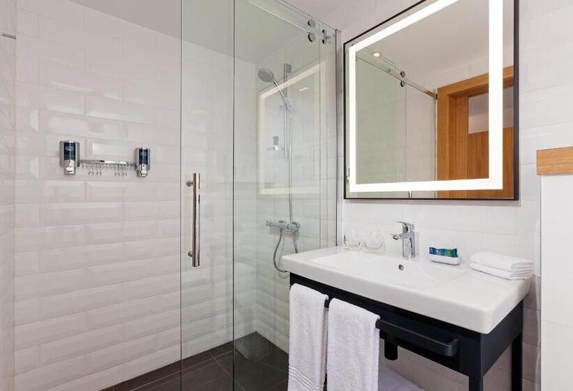 Executive Room King Size Bed, Four Points By Sheraton Warsaw Mokotow