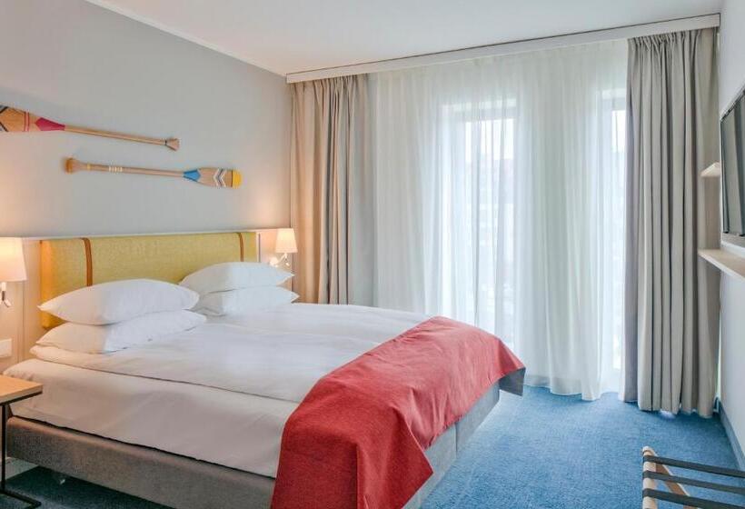 غرفة قياسية سرير ملكى, Holiday Inn Gdansk   City Centre, An Ihg