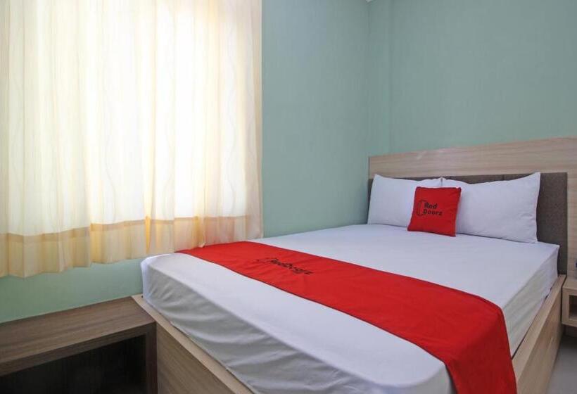 Номер Economy, Reddoorz Near Solo Balapan Station