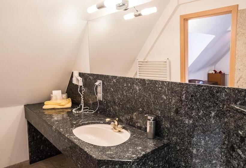 Номер Deluxe, Marktplatzhotel   Restaurant Tafelspitz