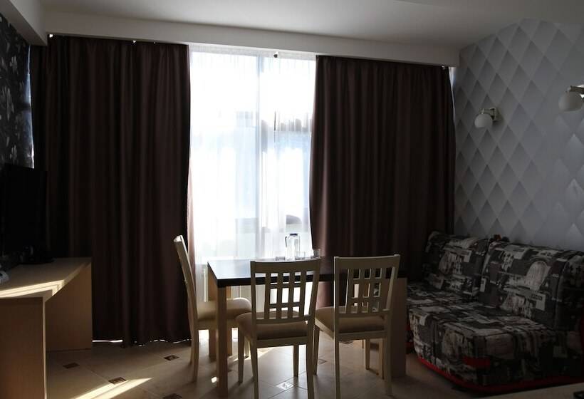 Quarto Familiar, Estet