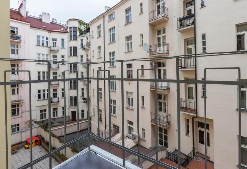 اتاق لوکس با بالکن, Golden Prague Rooms