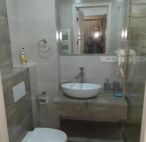 اتاق استاندارد چهارنفره با بالکن, New Gudauri Loft1