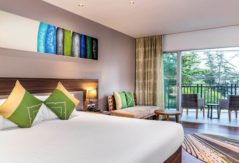带大床的豪华间, Holiday Inn Resort Phuket Karon Beach, An Ihg
