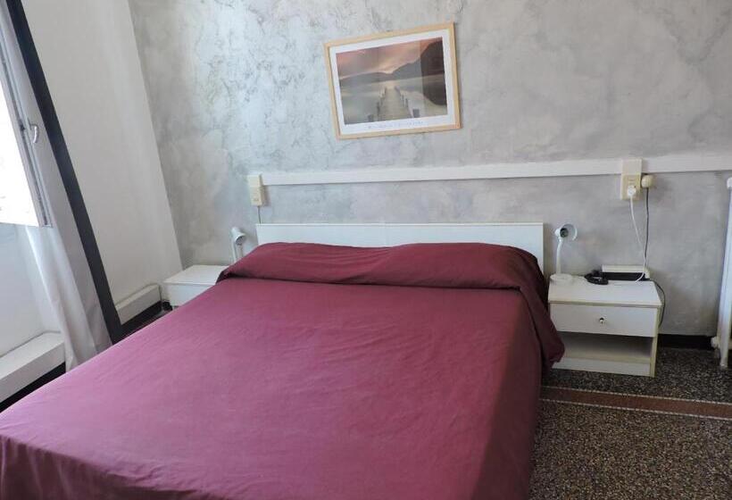 Номер Стандарт Боковой Вид на Море, Albergo La Vela