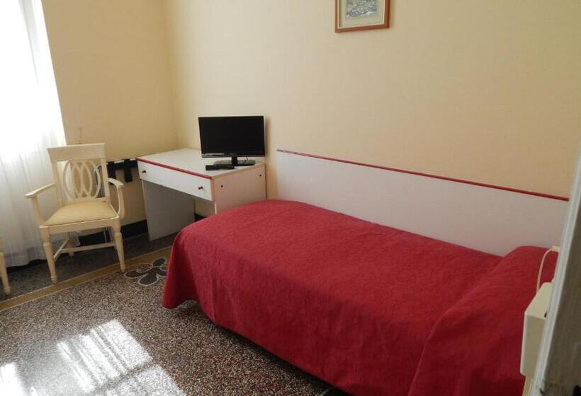 Quarto Estandar Individual Banheiro Compartilhado, Albergo La Vela