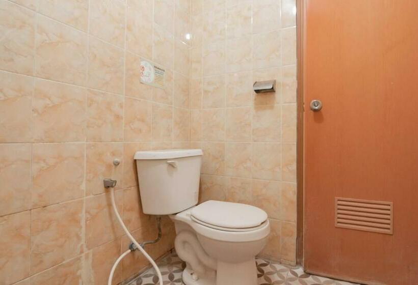 Номер Deluxe, Reddoorz Syariah Near Regol Park Bandung