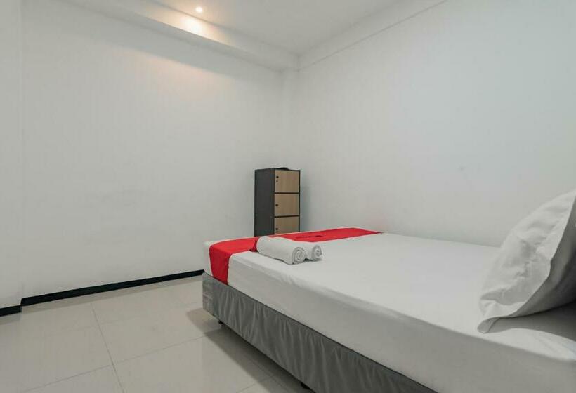 Номер Deluxe, Reddoorz Syariah Near Regol Park Bandung