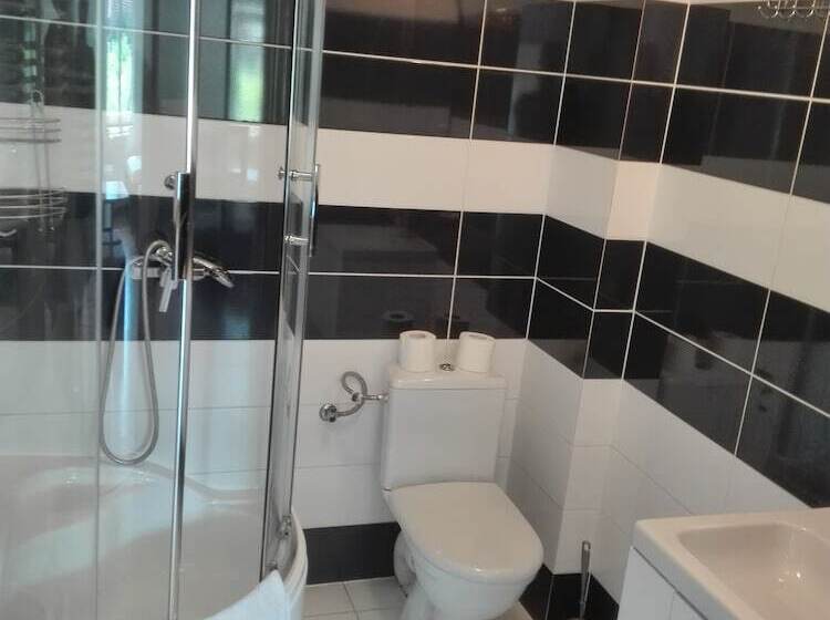 اتاق استاندارد چهارنفره با بالکن, Vipabo Solnespa   Sauna, Grota Solna, łaźnia Parowa