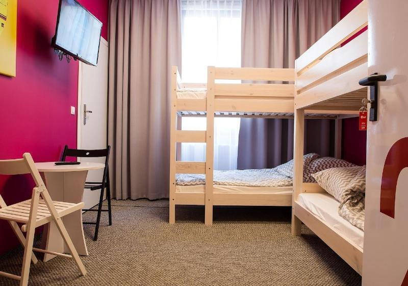 اتاق استاندارد چهار تخته, Moon Hostel Poznań